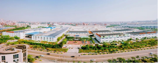 綠色轉(zhuǎn)型新動(dòng)力 工業(yè)園區(qū)屋頂?shù)男l(wèi)生用品“能源生產(chǎn)線”